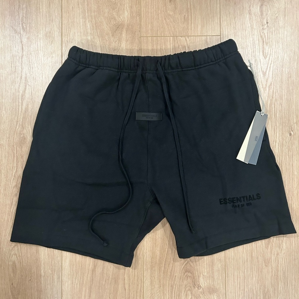 Black essential shorts